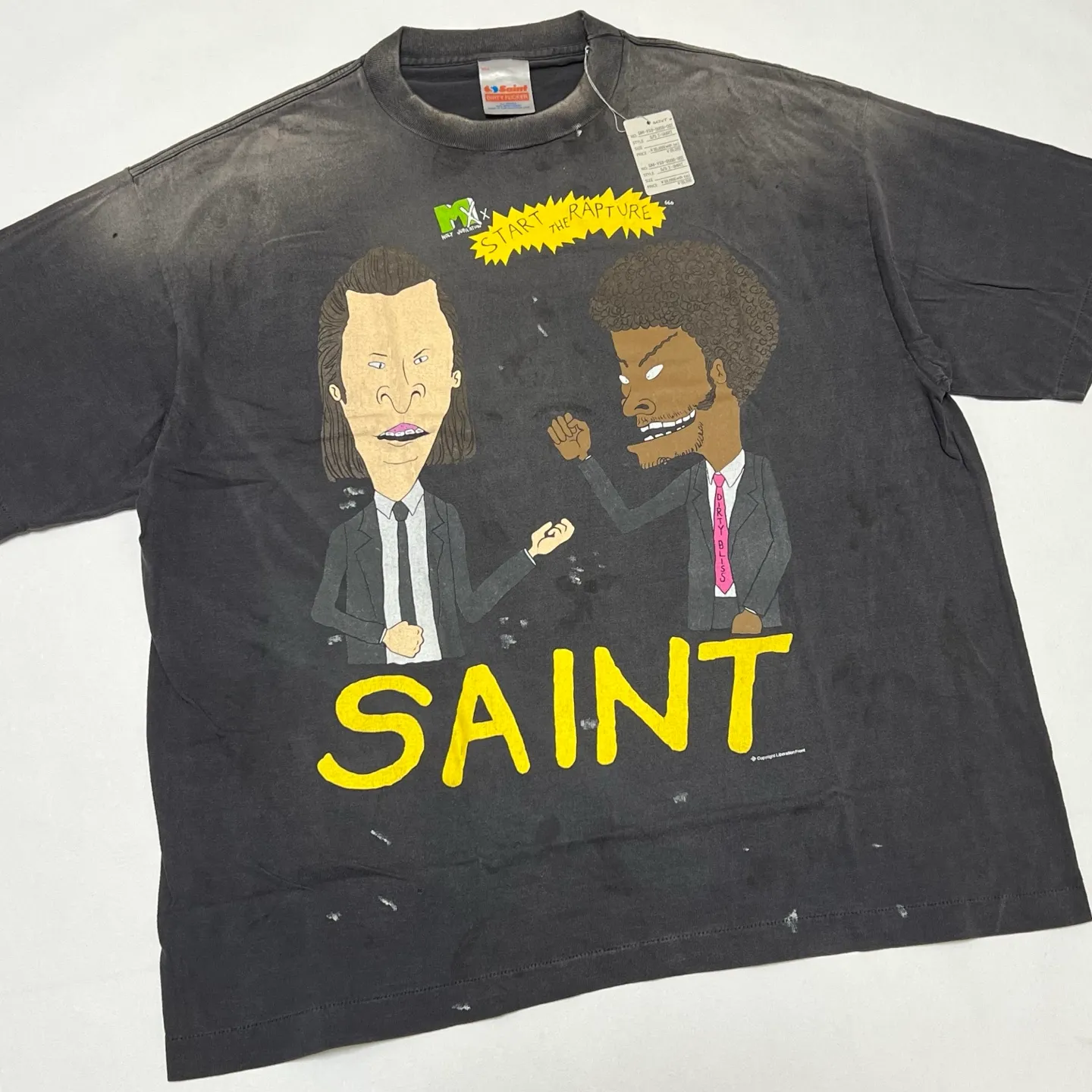 SAINT Mxxxxxx RAPTURE SS TEE/BLK Beavis and Butt-Head anime character TEE. Washed black S-XL. The print is from the characters of the American classic animation "Beavis and Butt-Head". It also pays tribute to the two classic killer characters in "Pulp Fiction". It is very witty and humorous. The whole garment is washed again.